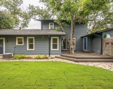 1402 Laurel St - Photo Thumbnail 2