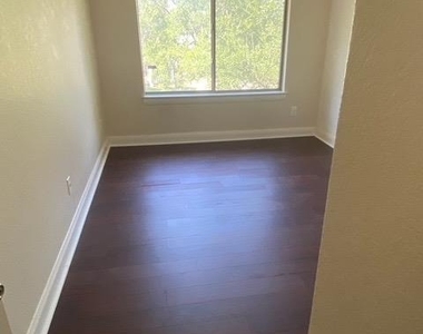 6708 Menchaca Rd - Photo Thumbnail 5