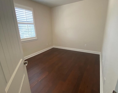 6708 Menchaca Rd - Photo Thumbnail 2