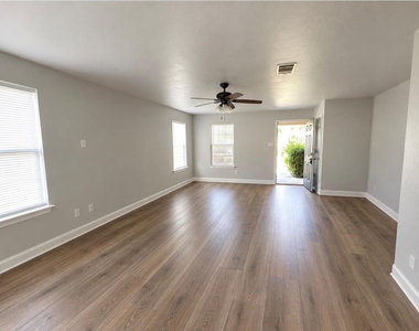 128 Grant Way - Photo Thumbnail 2