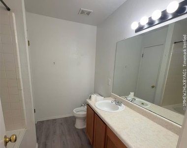 128 Grant Way - Photo Thumbnail 8