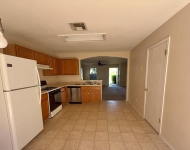 128 Grant Way - Photo Thumbnail 5