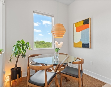 2720 Bristol Dr - Photo Thumbnail 4