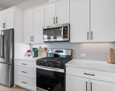2720 Bristol Dr - Photo Thumbnail 8