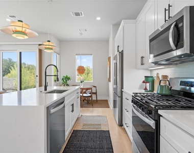 2720 Bristol Dr - Photo Thumbnail 7