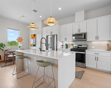 2720 Bristol Dr - Photo Thumbnail 6