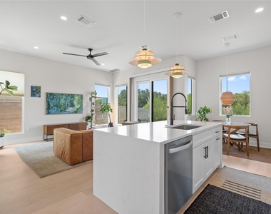 2720 Bristol Dr - Photo Thumbnail 2