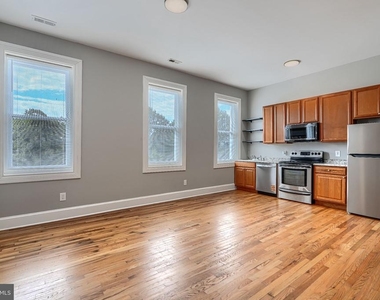 1310 W Lexington Street - Photo Thumbnail 4