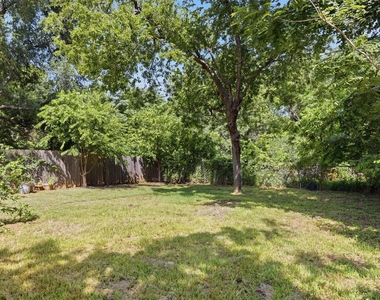 409 Lake Creek Cir - Photo Thumbnail 9