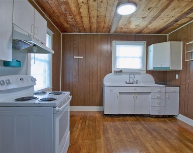 8402 Elroy Rd - Photo Thumbnail 7