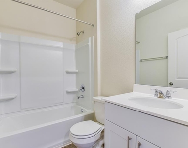 526 Purple Heart Dr - Photo Thumbnail 14