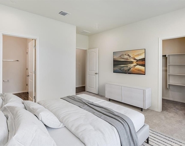 526 Purple Heart Dr - Photo Thumbnail 10