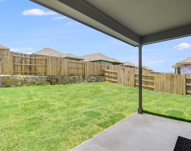 526 Purple Heart Dr - Photo Thumbnail 16