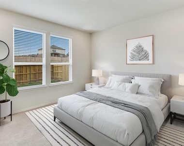 526 Purple Heart Dr - Photo Thumbnail 9