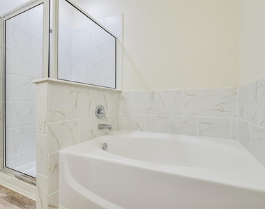 526 Purple Heart Dr - Photo Thumbnail 12