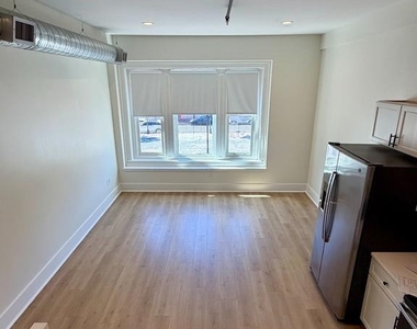 631 S Broadway - Photo Thumbnail 2