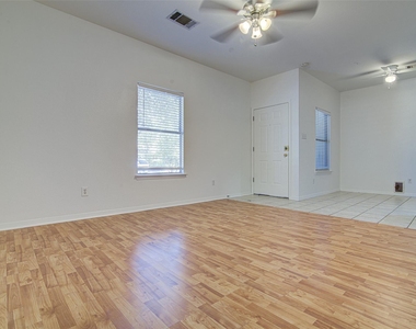 4605 Ribbecke Ave - Photo Thumbnail 3