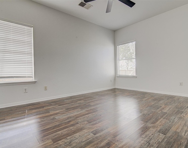 4605 Ribbecke Ave - Photo Thumbnail 13