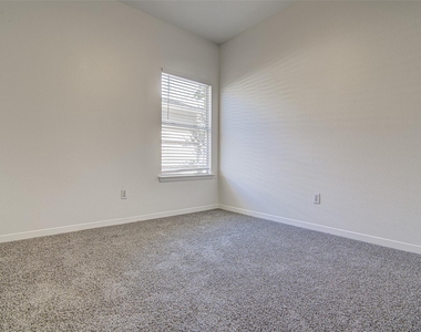 4605 Ribbecke Ave - Photo Thumbnail 10