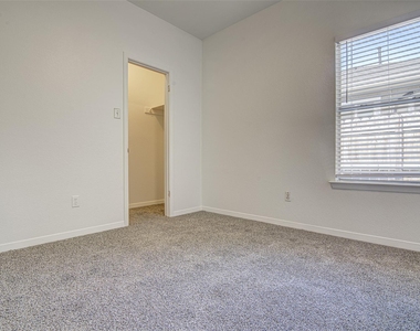 4605 Ribbecke Ave - Photo Thumbnail 11