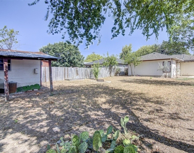 4605 Ribbecke Ave - Photo Thumbnail 21