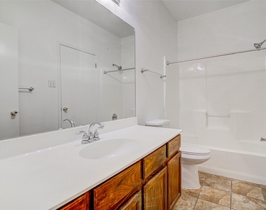 4605 Ribbecke Ave - Photo Thumbnail 12
