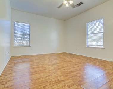 4605 Ribbecke Ave - Photo Thumbnail 4
