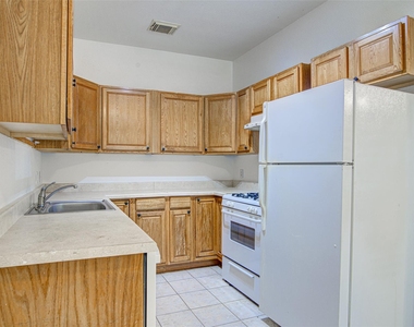 4605 Ribbecke Ave - Photo Thumbnail 8