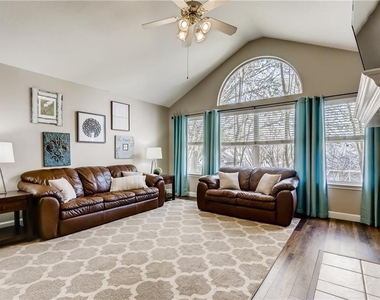 919 Cashew Ln - Photo Thumbnail 3