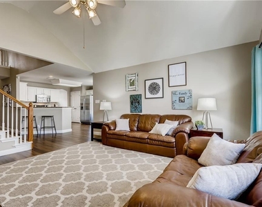 919 Cashew Ln - Photo Thumbnail 4