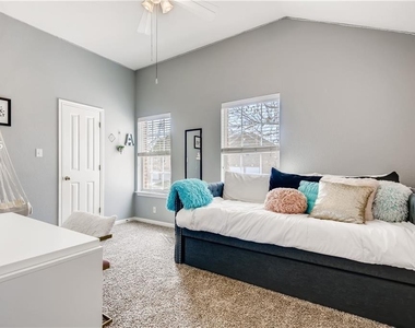 919 Cashew Ln - Photo Thumbnail 12