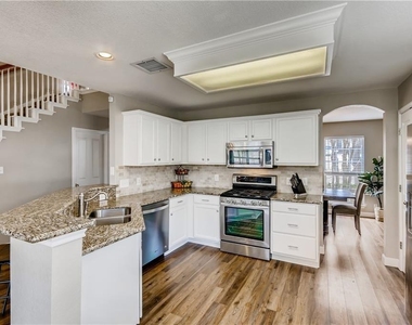 919 Cashew Ln - Photo Thumbnail 5