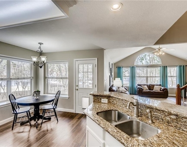 919 Cashew Ln - Photo Thumbnail 6