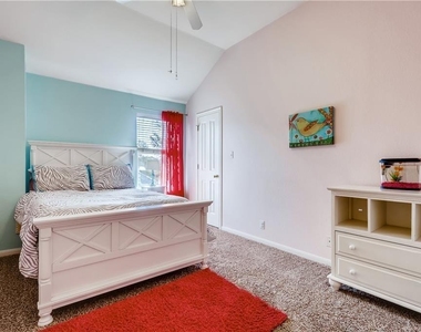 919 Cashew Ln - Photo Thumbnail 13