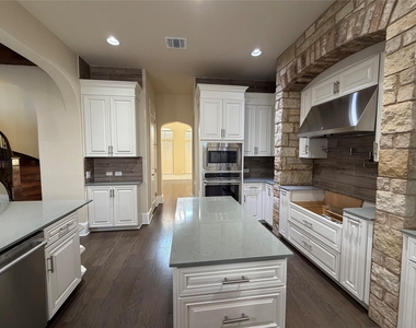 5449 Diamante Dr - Photo Thumbnail 9