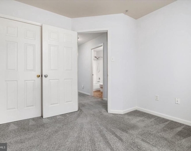 1020 Meandering Way - Photo Thumbnail 22