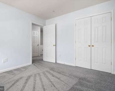 1020 Meandering Way - Photo Thumbnail 20