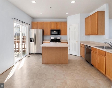 1020 Meandering Way - Photo Thumbnail 10