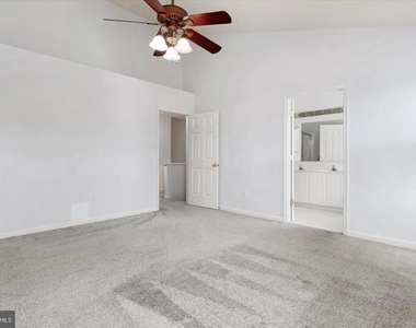 1020 Meandering Way - Photo Thumbnail 15
