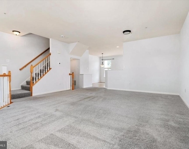 1020 Meandering Way - Photo Thumbnail 8