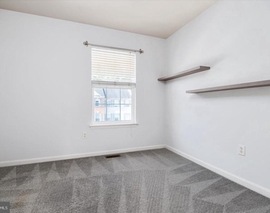 1020 Meandering Way - Photo Thumbnail 21