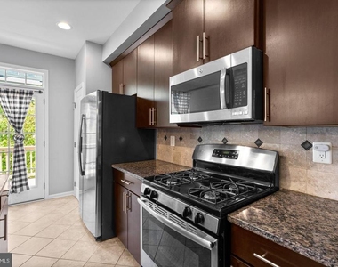 7204 Winding Hills Drive - Photo Thumbnail 14