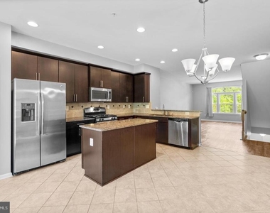 7204 Winding Hills Drive - Photo Thumbnail 9