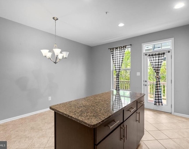 7204 Winding Hills Drive - Photo Thumbnail 15