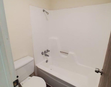 701 W 25th St - Photo Thumbnail 13
