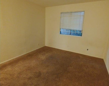 701 W 25th St - Photo Thumbnail 8
