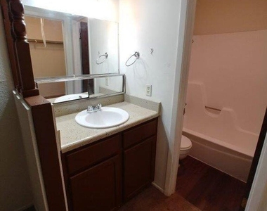 701 W 25th St - Photo Thumbnail 11