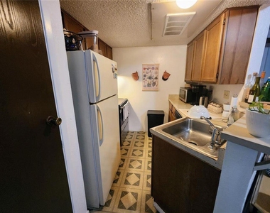 701 W 25th St - Photo Thumbnail 6