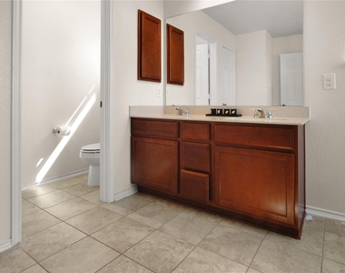 1017 Plano Ln - Photo Thumbnail 19