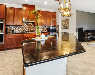 1017 Plano Ln - Photo Thumbnail 9